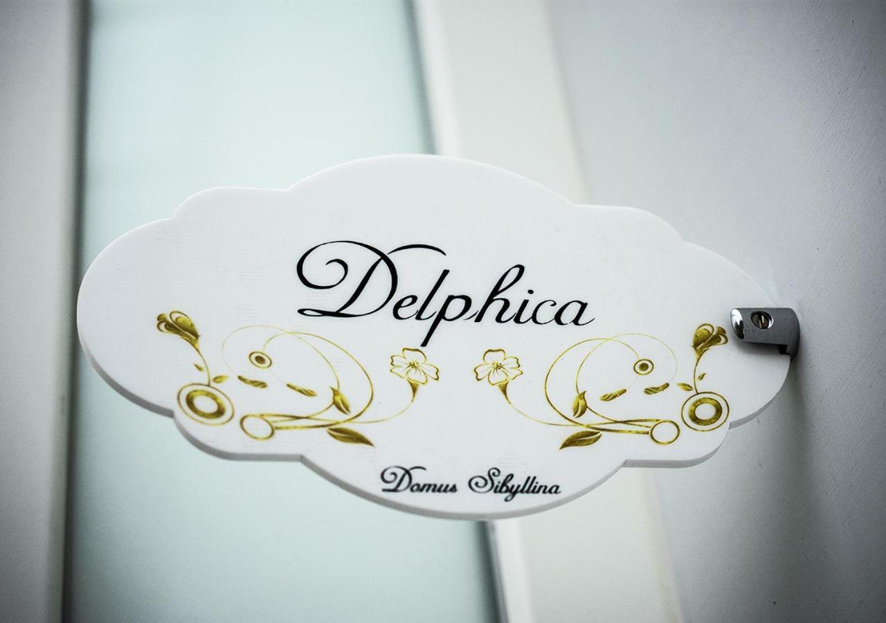 Guest house Domus Sibyllina, Galleria Umberto I 3*