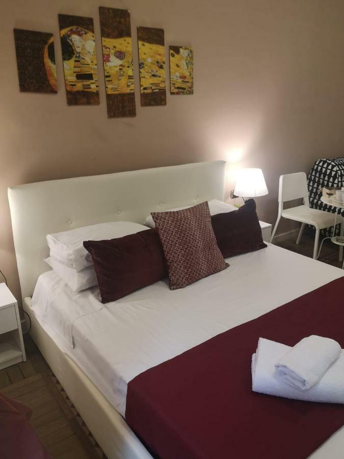 Bed & Breakfast Domus Luigi Leone Ii Naples