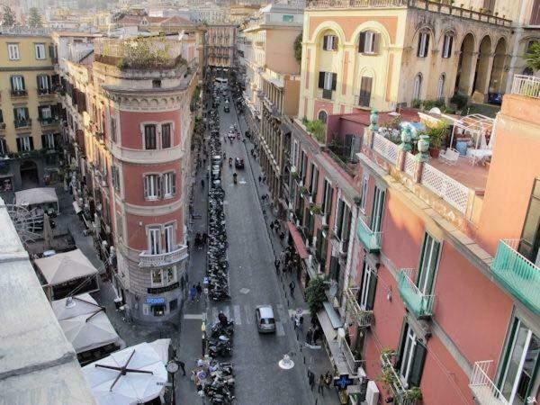 La Scalinata Di Chiaia 3*