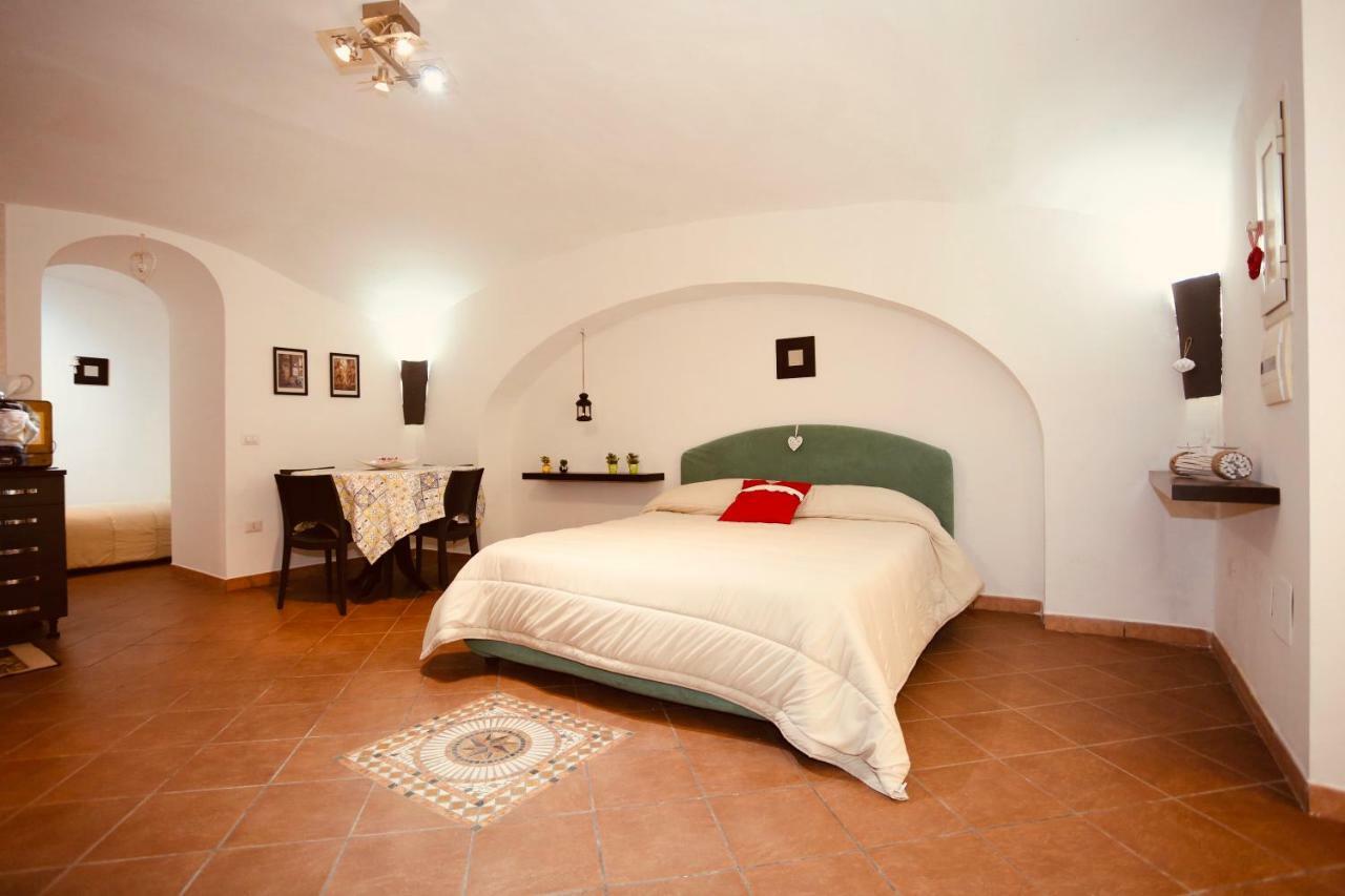 La Grotta Di Partenope *