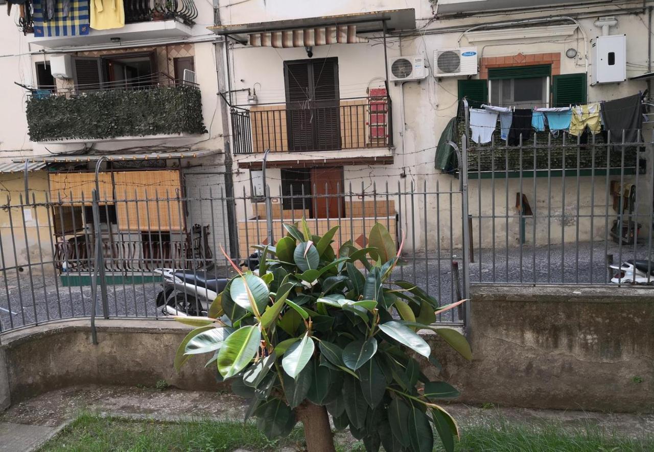 Fenesta Vascia * Naples