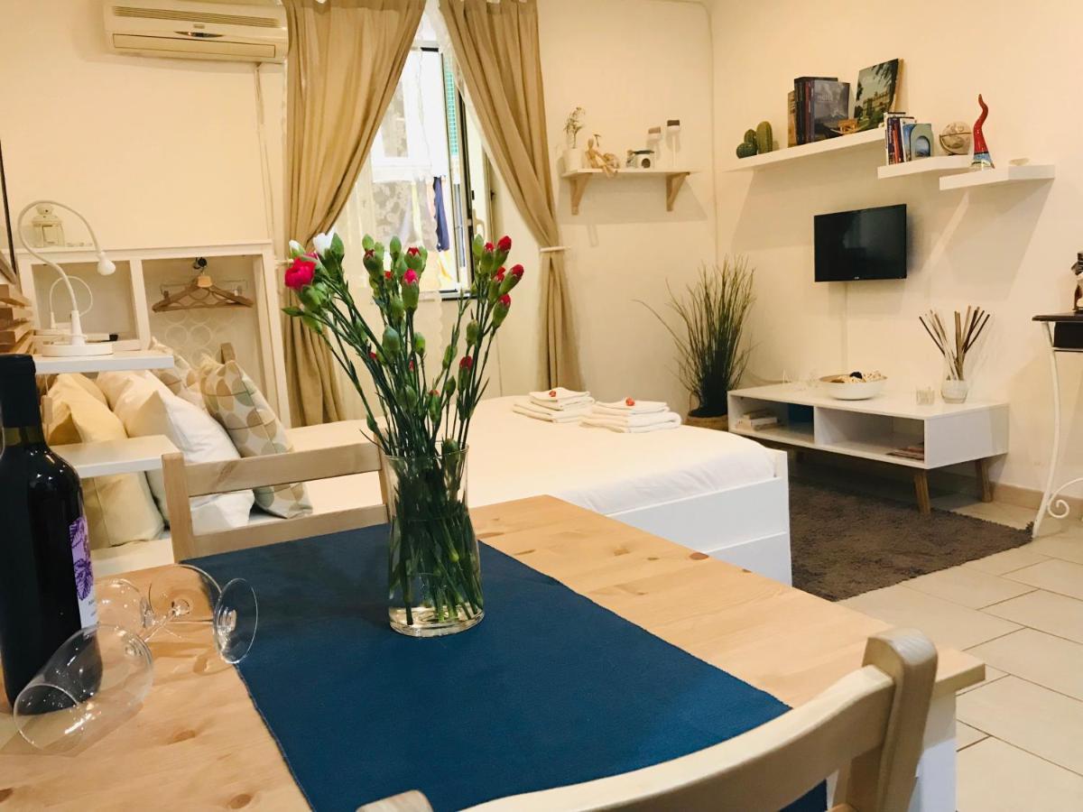 Lorenzo's Art Apartment Naples