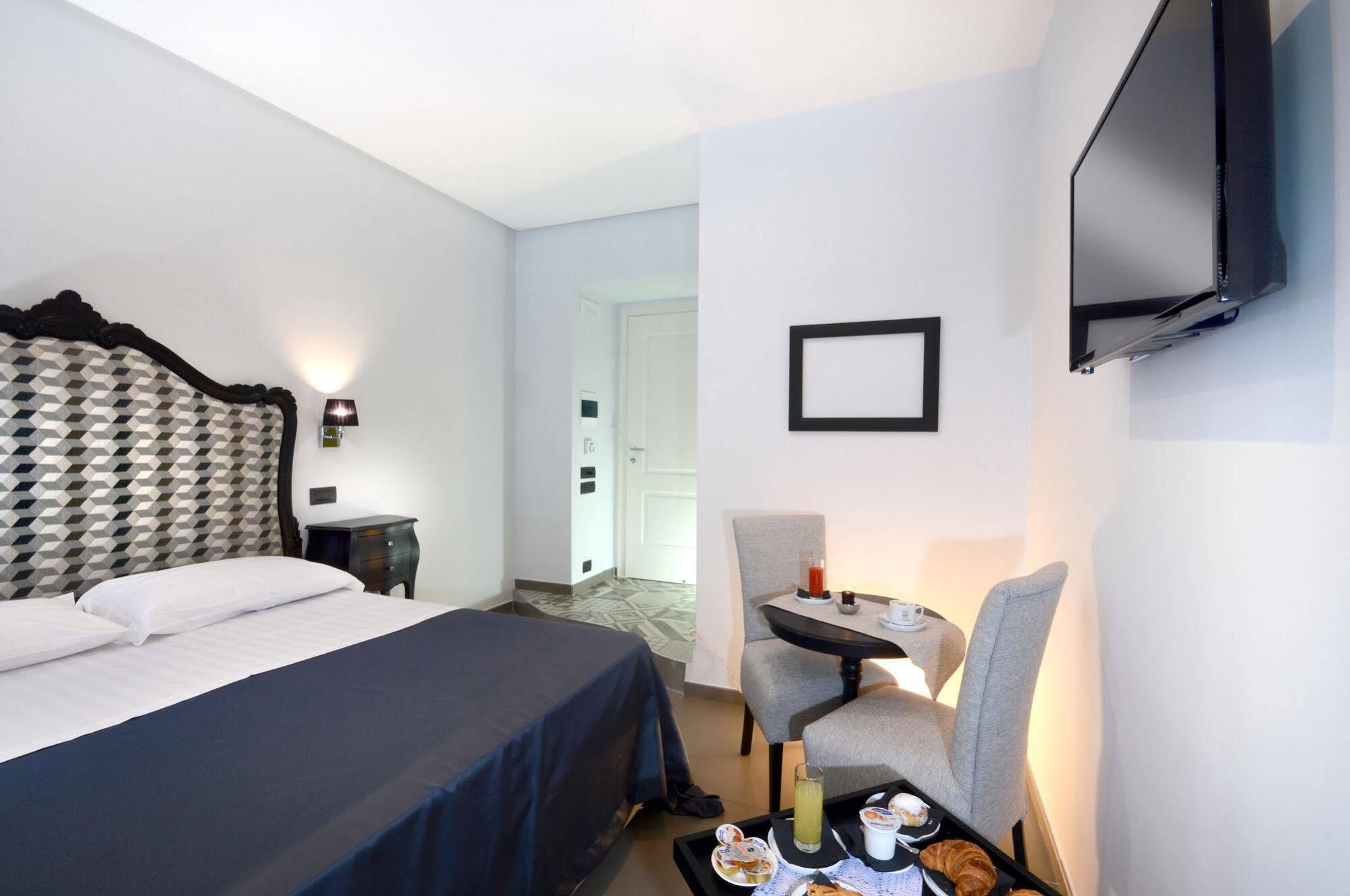 Barbarella 3* Naples
