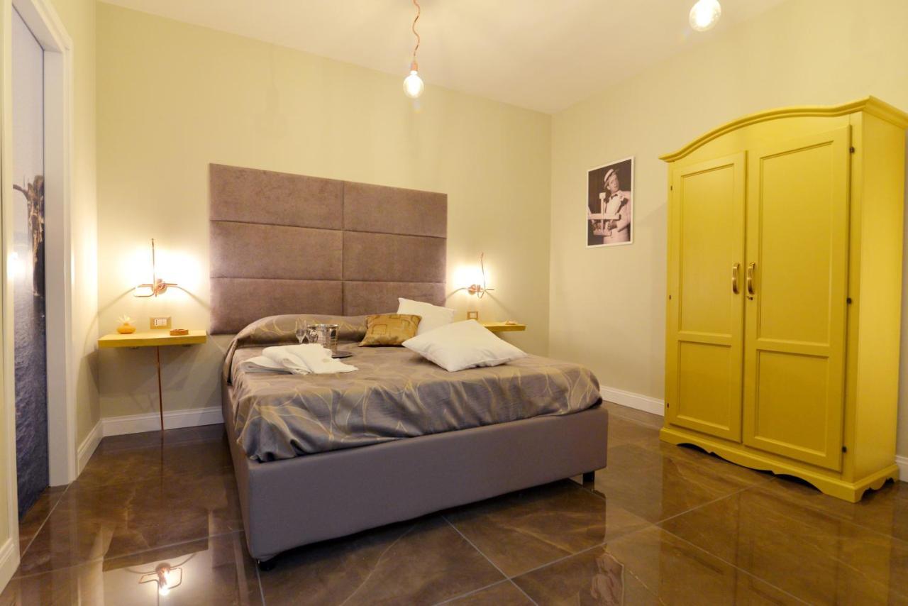 Chiaia Roof Bed & Breakfast 2*