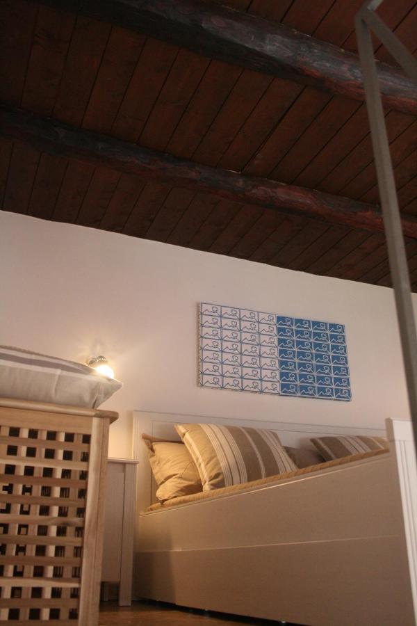 Apartment 25