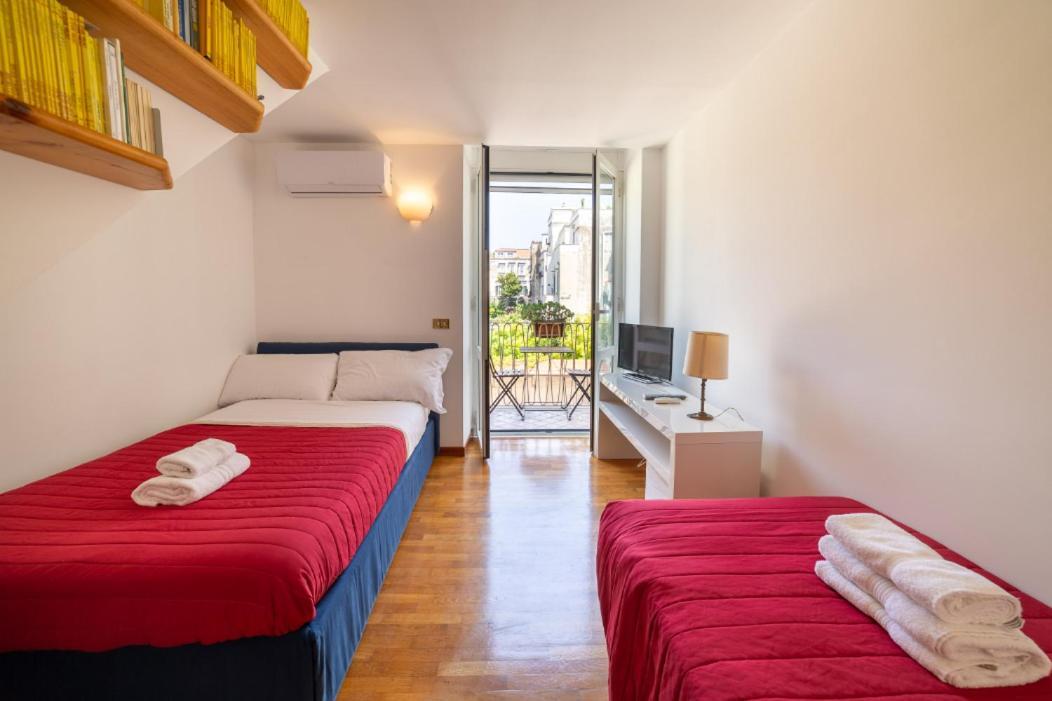 Portalba Palace: Spacious Three-bedroom With Views