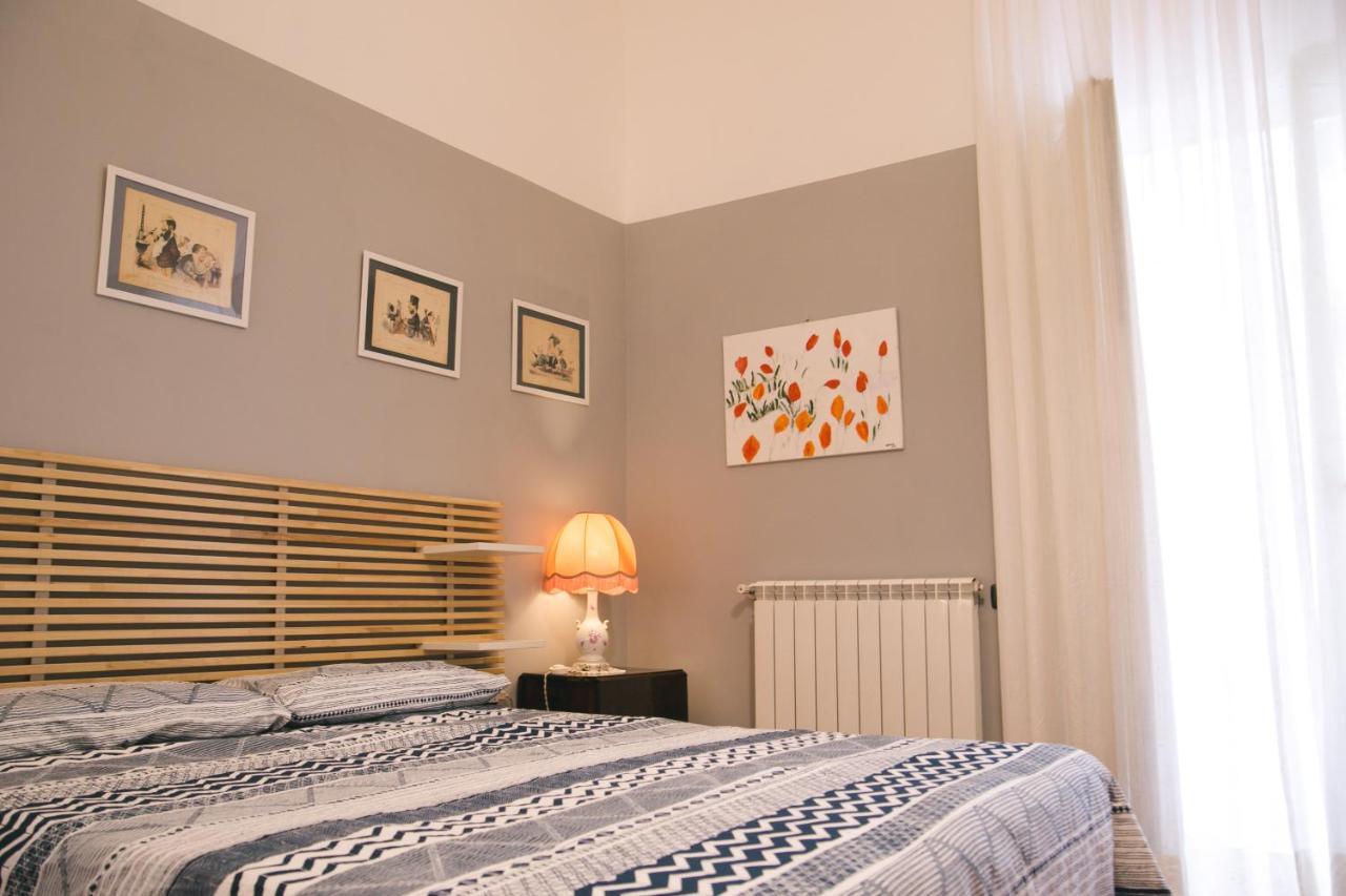 La Casa Del Nespolo, 2 Terrazzi E 2 Bagni In Centro * Naples