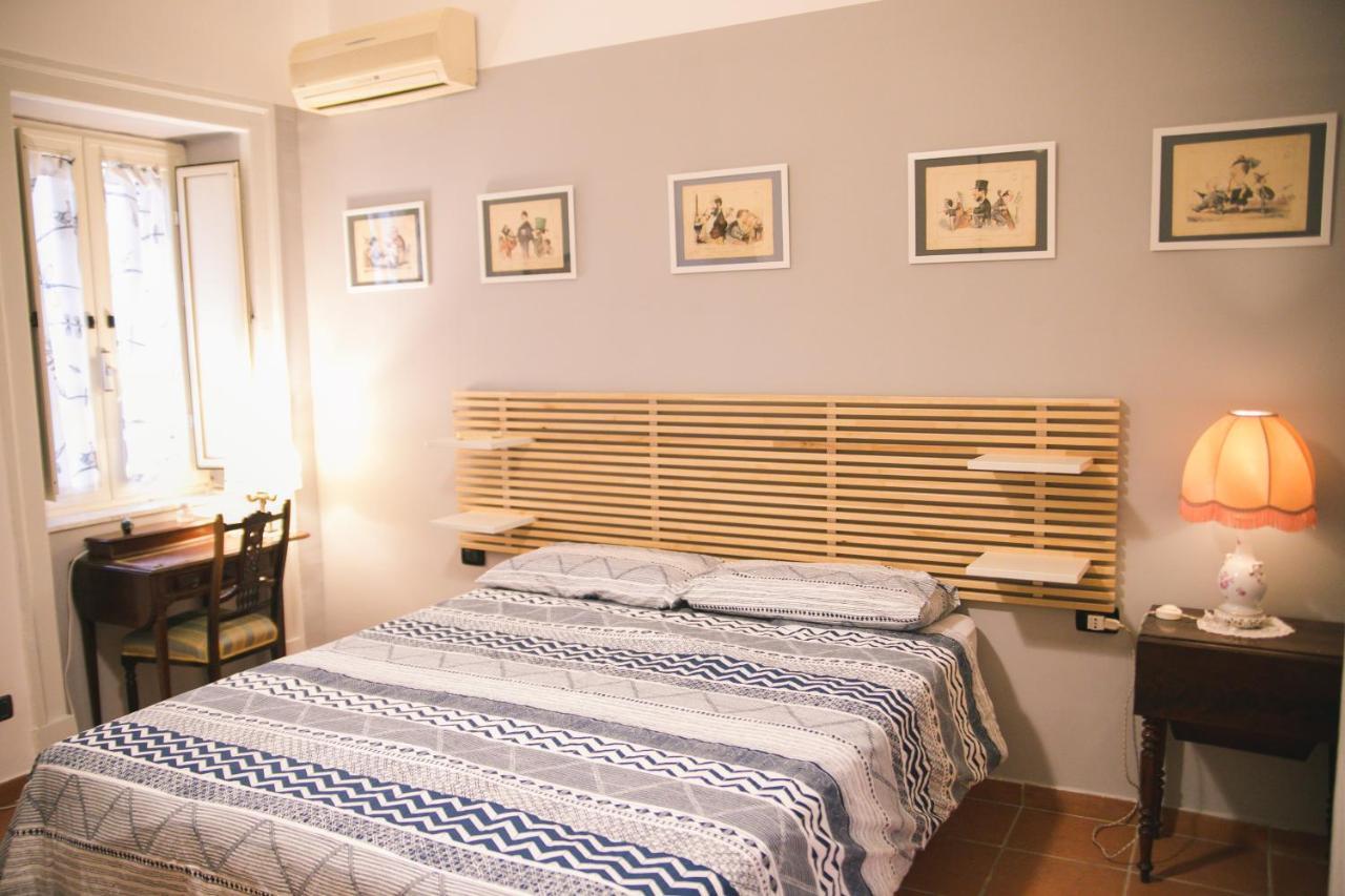 La Casa Del Nespolo, 2 Terrazzi E 2 Bagni In Centro * Naples