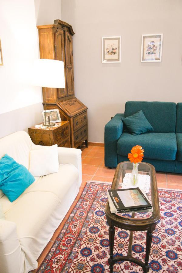 La Casa Del Nespolo, 2 Terrazzi E 2 Bagni In Centro * Naples