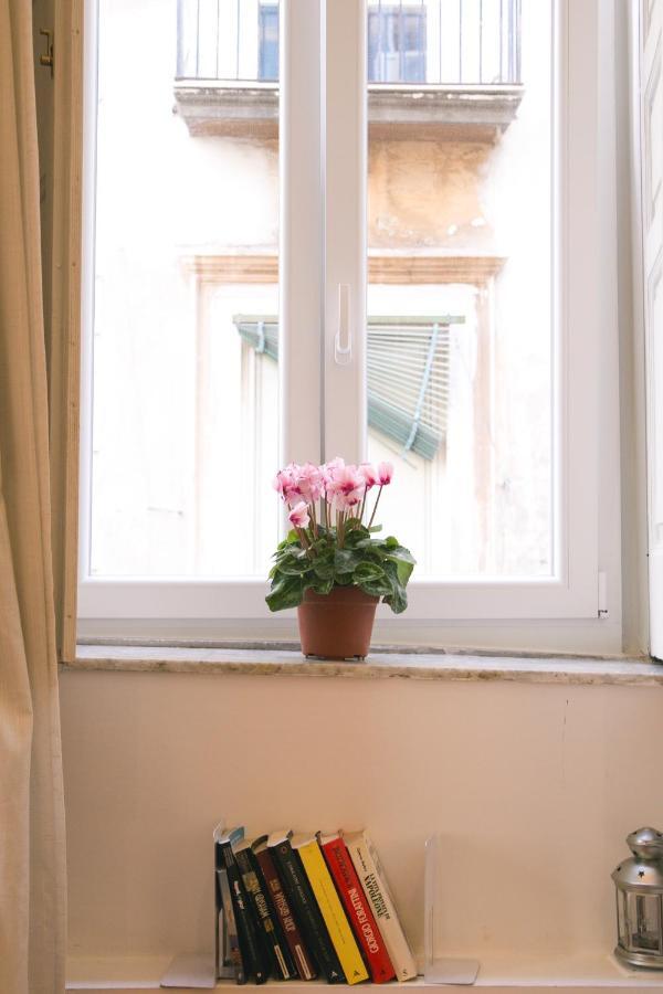 La Casa Del Nespolo, 2 Terrazzi E 2 Bagni In Centro * Naples