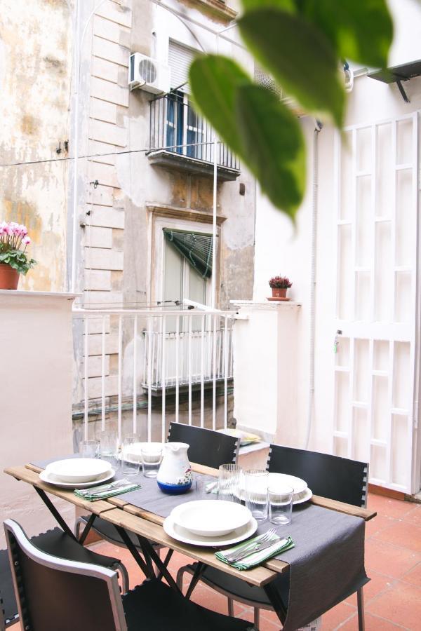 Apartment La Casa Del Nespolo, 2 Terrazzi E 2 Bagni In Centro Naples