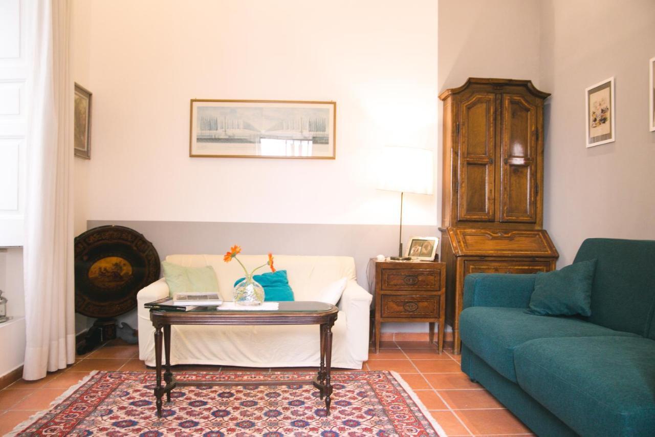 Apartment La Casa Del Nespolo, 2 Terrazzi E 2 Bagni In Centro *