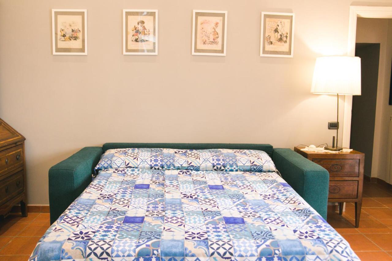 La Casa Del Nespolo, 2 Terrazzi E 2 Bagni In Centro Naples