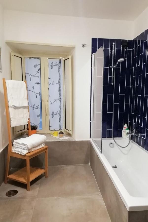 Apartment La Casa Del Nespolo, 2 Terrazzi E 2 Bagni In Centro