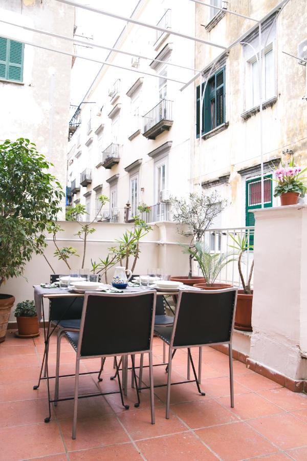 La Casa Del Nespolo, 2 Terrazzi E 2 Bagni In Centro Naples