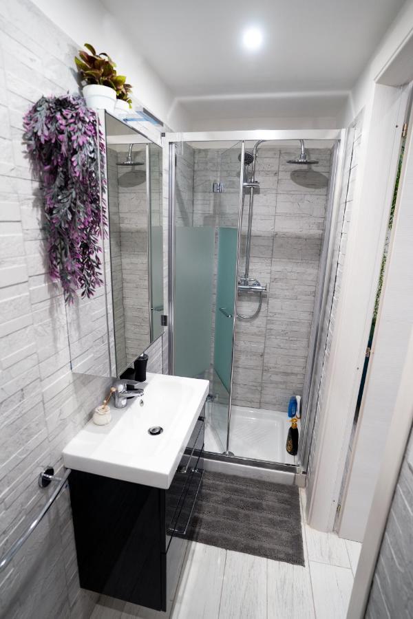 Central Monkey House Apartment Naples