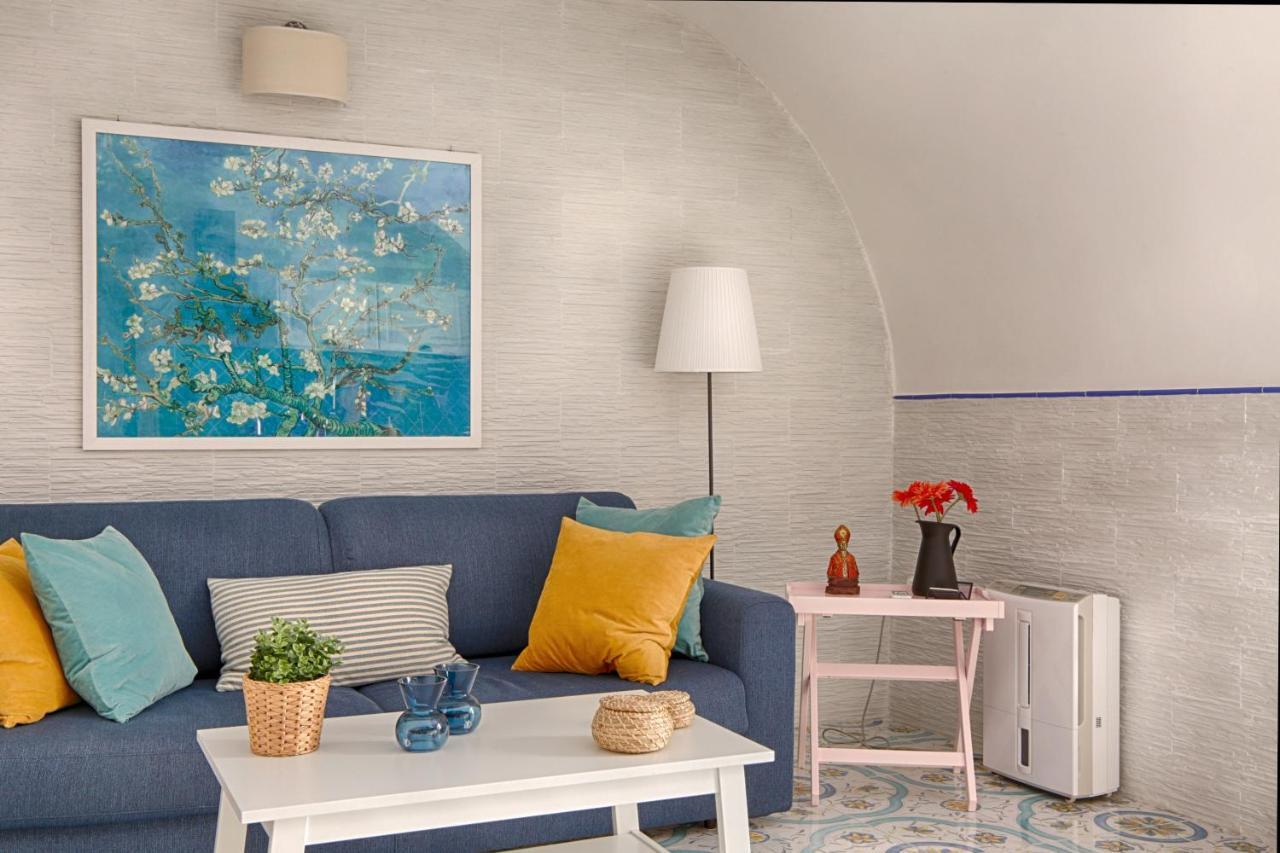 Apartment Lovely Near Via Dei Mille - Chiaia Area