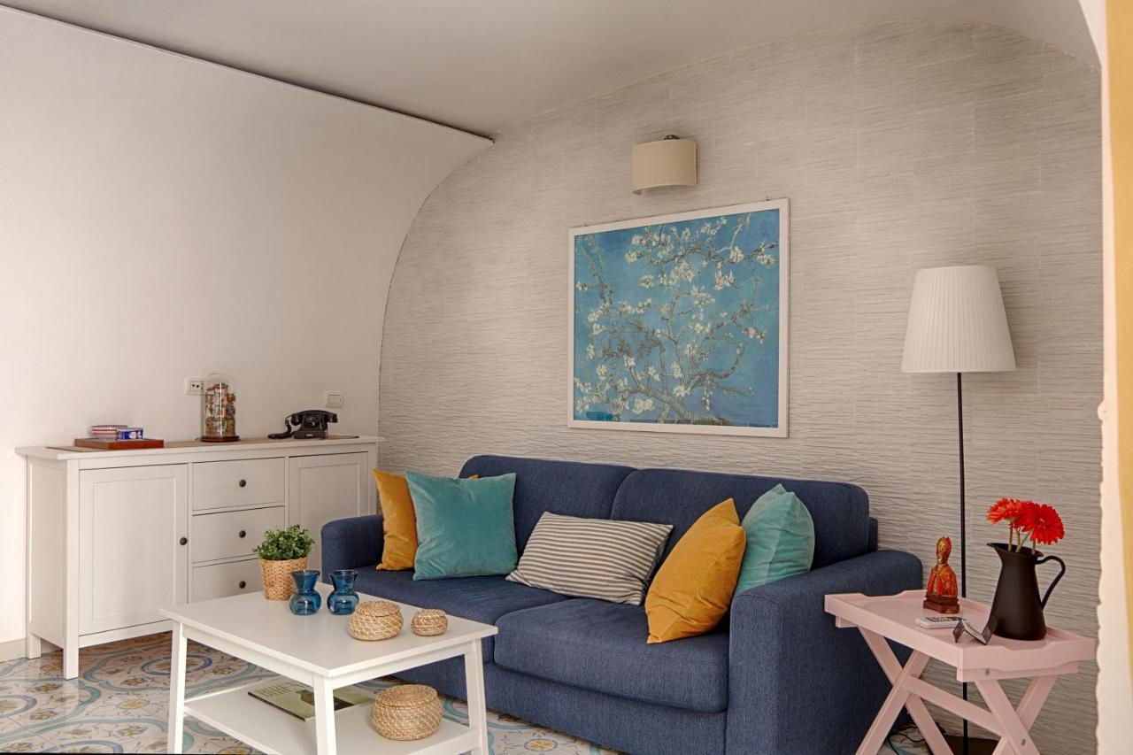 Lovely Near Via Dei Mille - Chiaia Area Apartment Naples