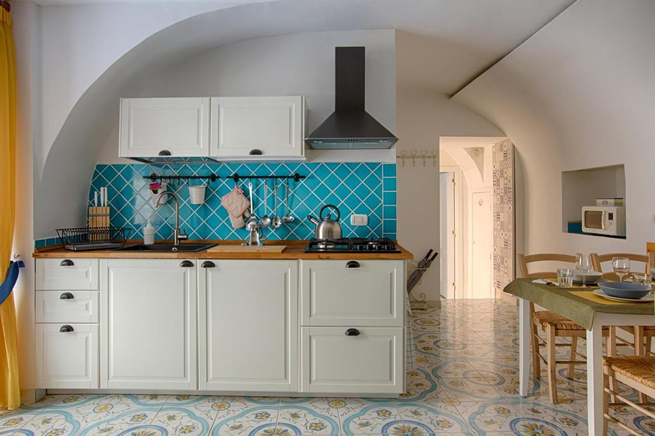 Lovely Near Via Dei Mille - Chiaia Area Naples