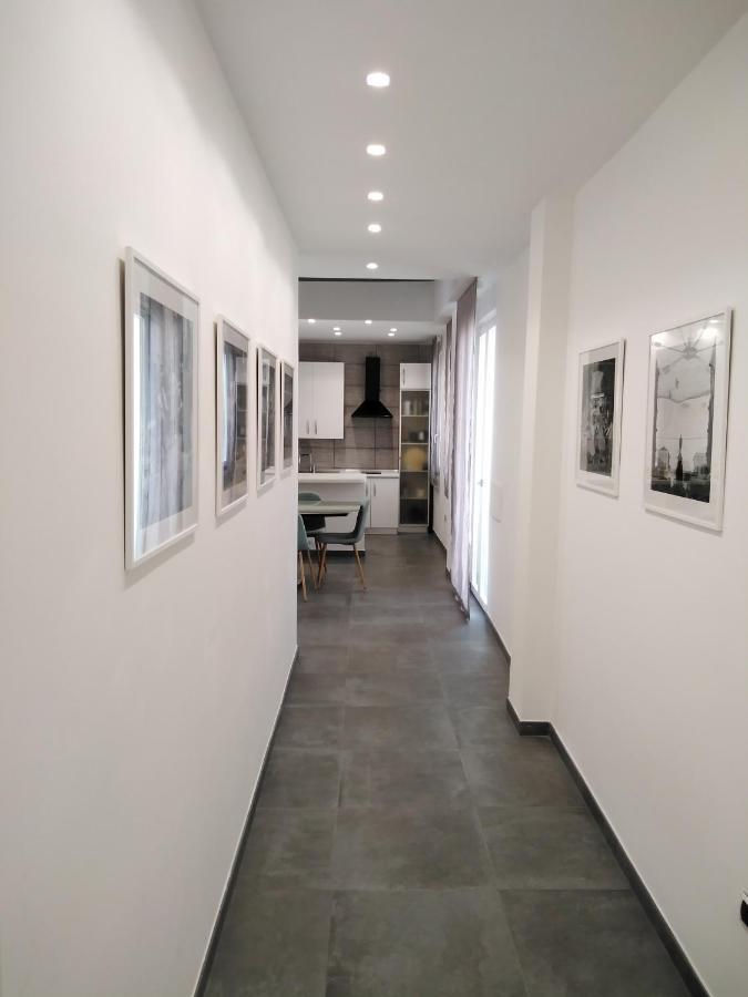 Delia & Gallery *