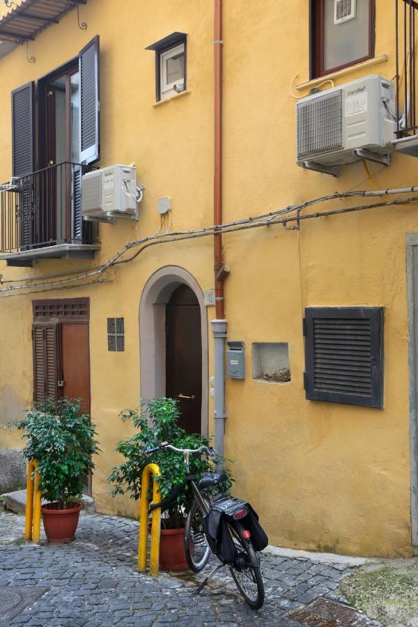 Lovely Near Via Dei Mille - Chiaia Area Naples