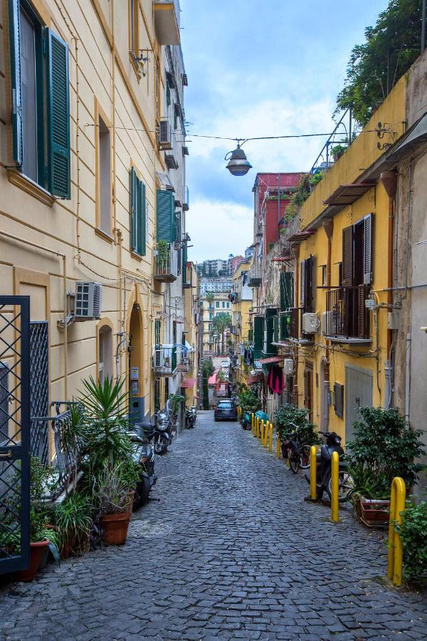 Lovely Near Via Dei Mille - Chiaia Area Apartment *