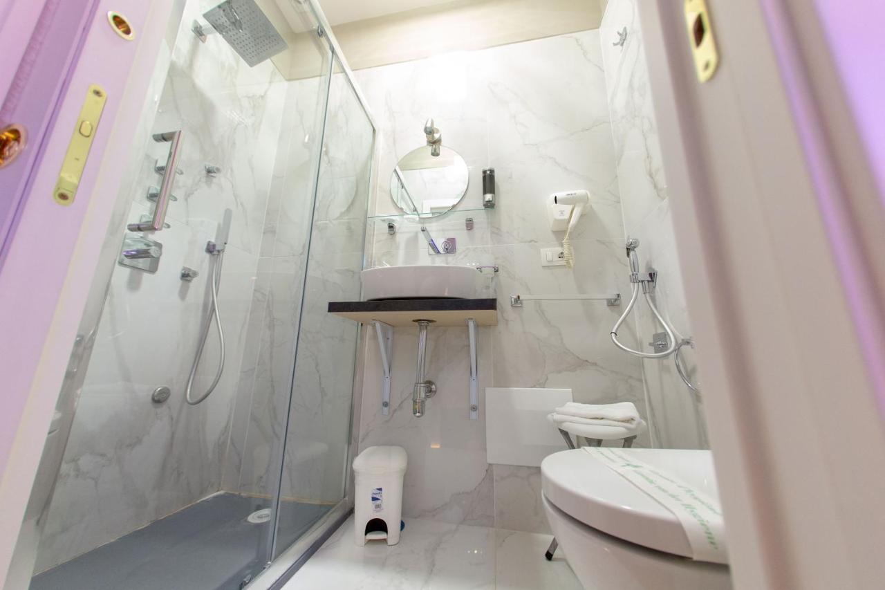 Guest house Leone D'autore - Chiaia Naples