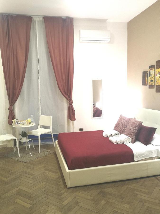 Domus Luigi Leone Ii * Naples