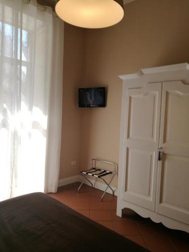Bed Morelli 49 , Chiaia Bed & Breakfast Naples