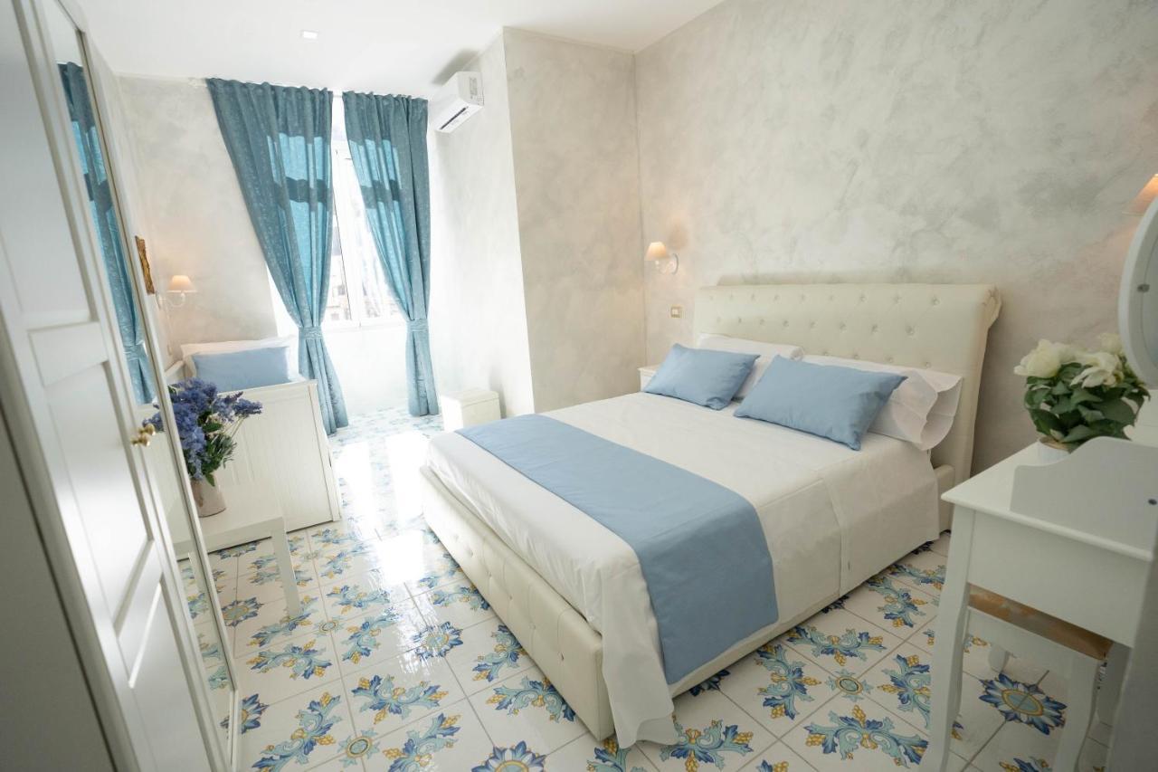 Alma Adry Naples