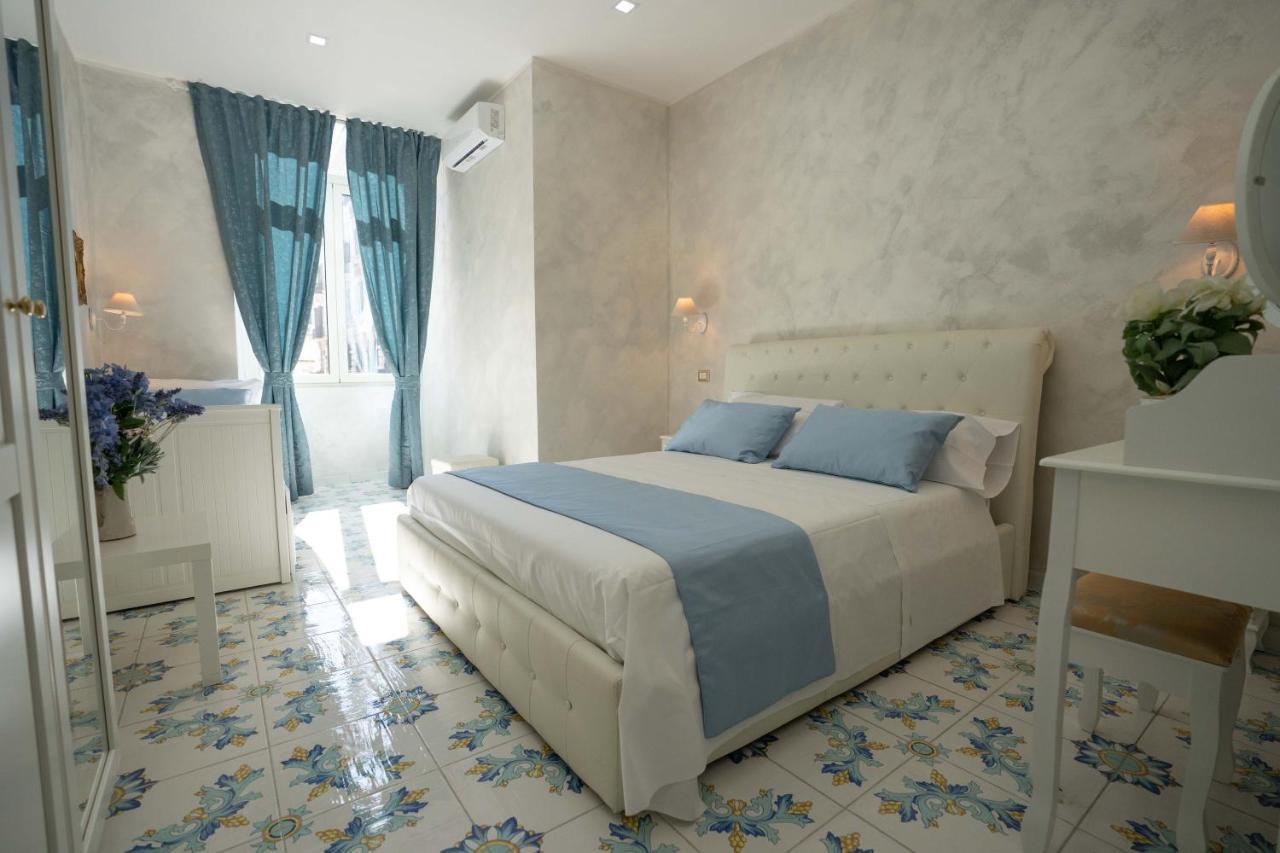 Alma Adry Naples