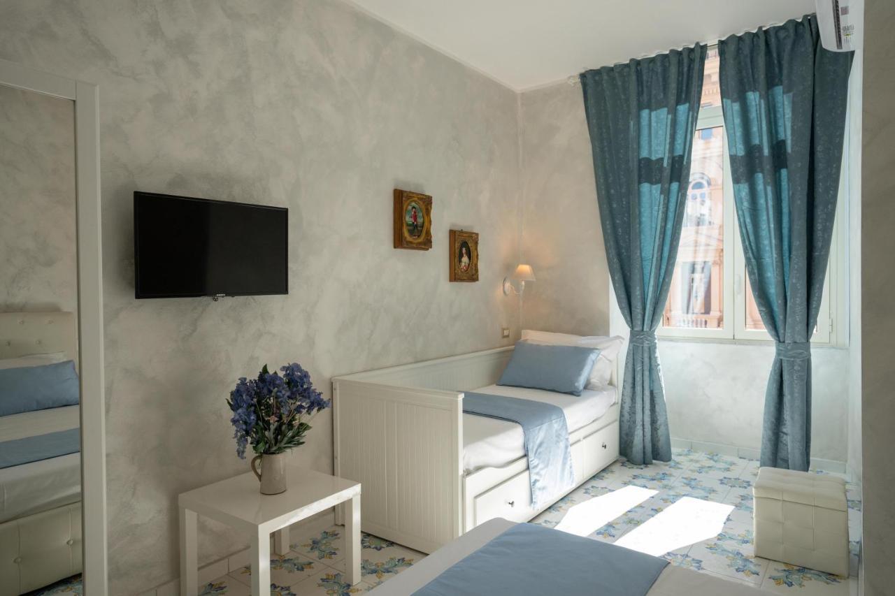 Alma Adry Naples