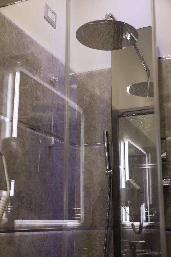 Royal Luxury 3* Naples