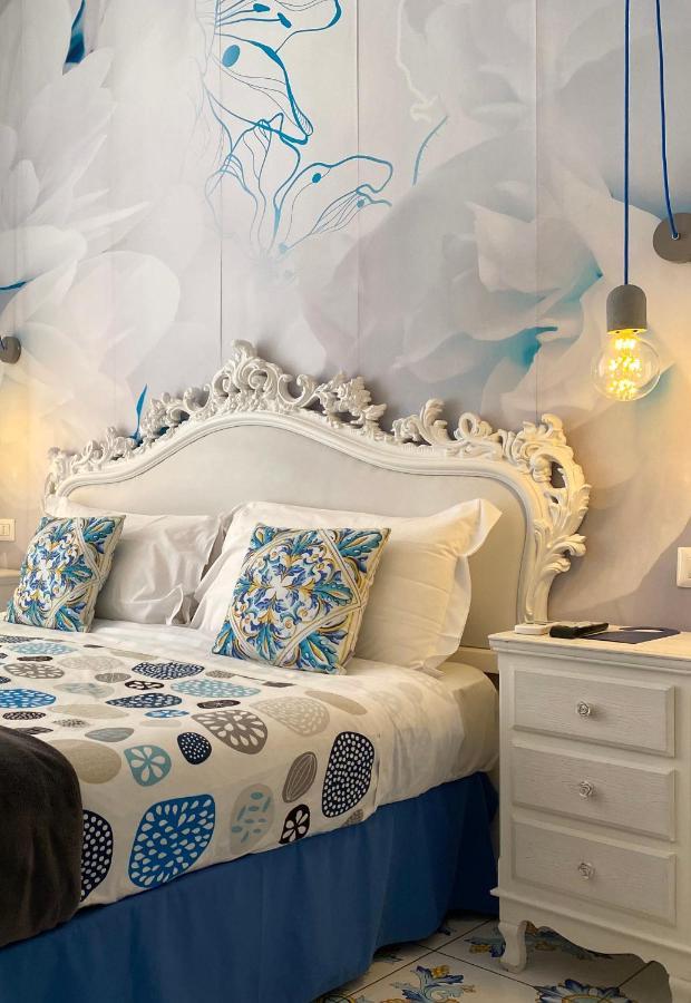 Palazzo Chiatamone Guest house Naples