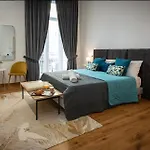 Downtown Napoli B&B “Se Nun Canto Moro..”