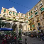 Andreia Neapolitan Room