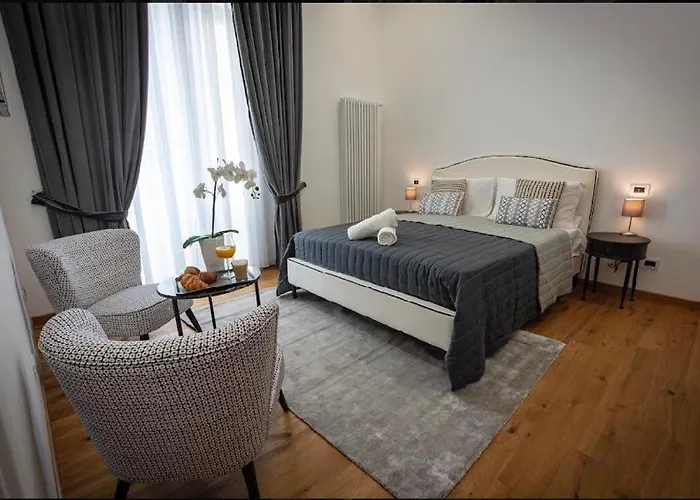 Downtown Napoli B&B “Se Nun Canto Moro..”