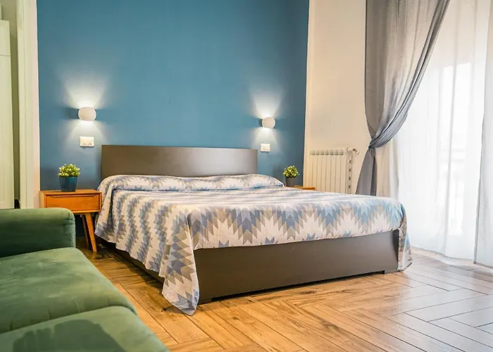 Hub Ferroviario - 12 Posti Letto Per Il Tuo Gruppo A Napoli Con Wifi E Netflix