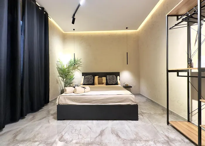Falco Boutique Home With Jacuzzi Bath