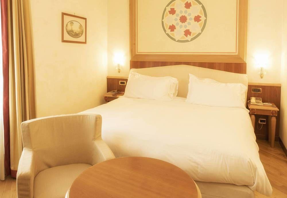Renaissance Mediterraneo 4* Naples