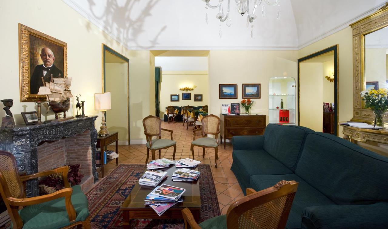 Hotel Chiaja De Charme 3*