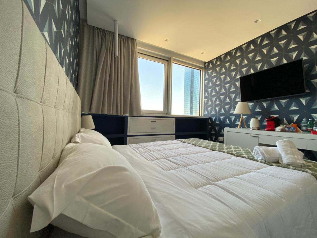 2b Fifteen Floor Naples