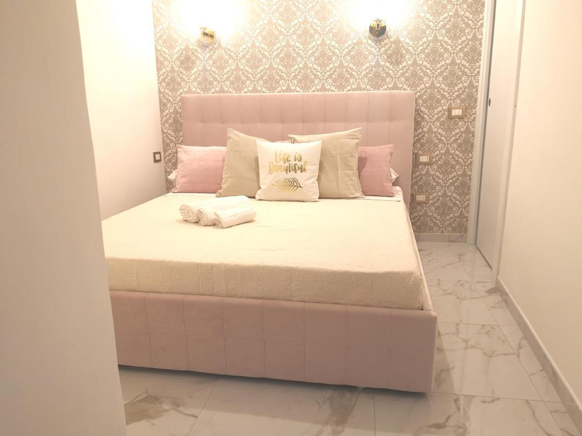 Domus Leone Tre Bed & Breakfast Naples