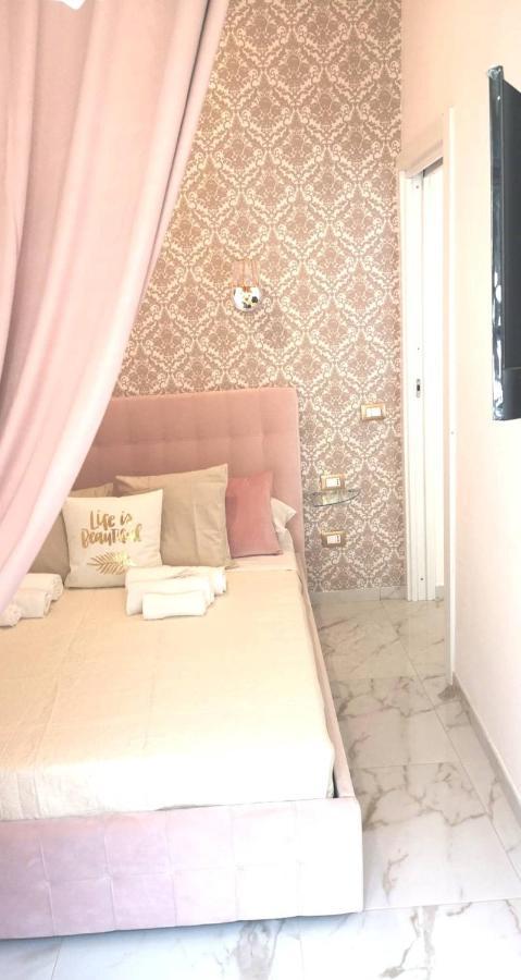 Bed & Breakfast Domus Leone Tre Naples
