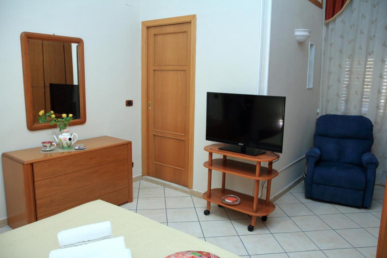 Bed & Breakfast Mitilini Station