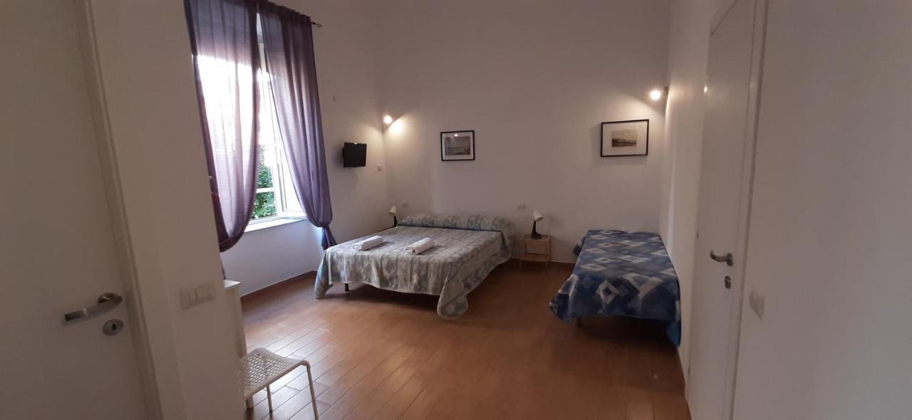 Casa Laura Oliva Mancini * Naples