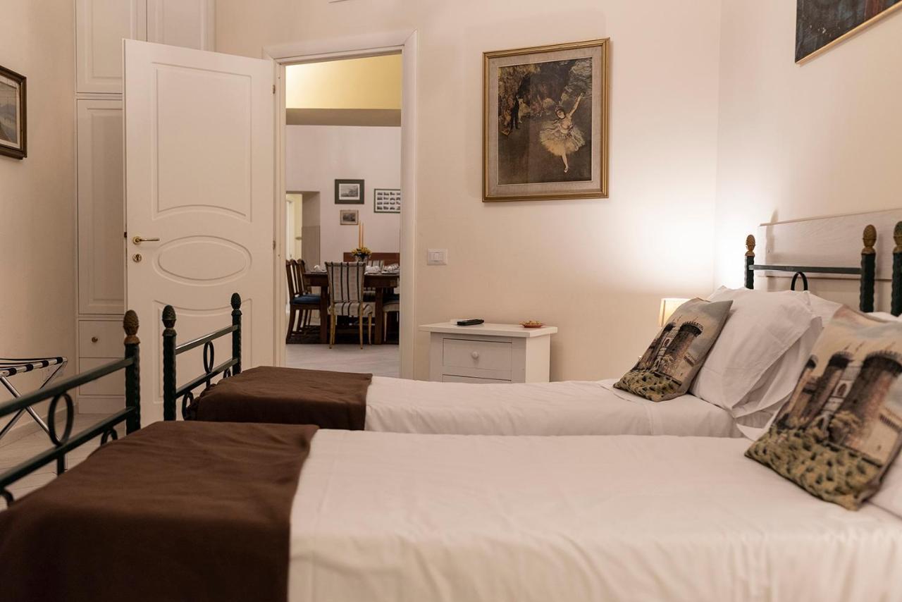 Bed & Breakfast Domus Borbonica Naples