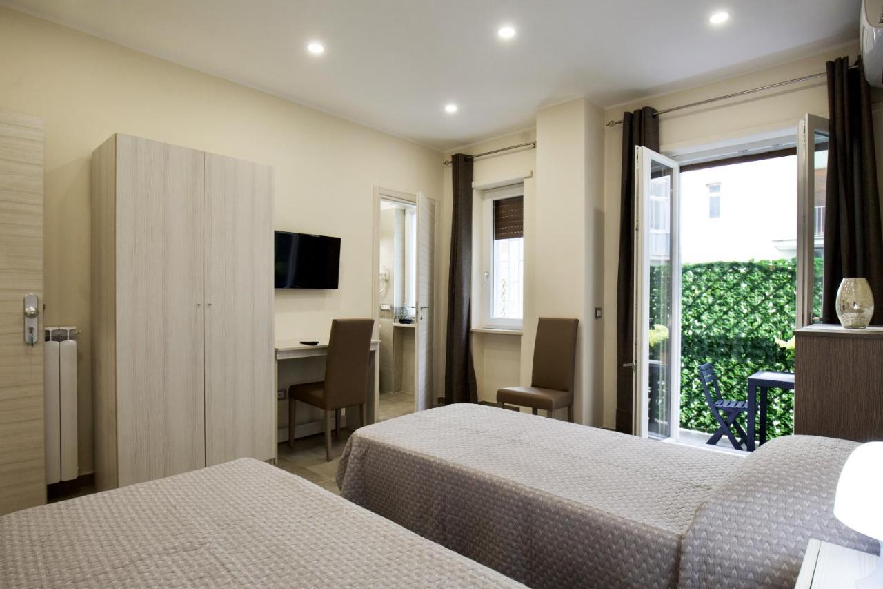 Six Guest house *
