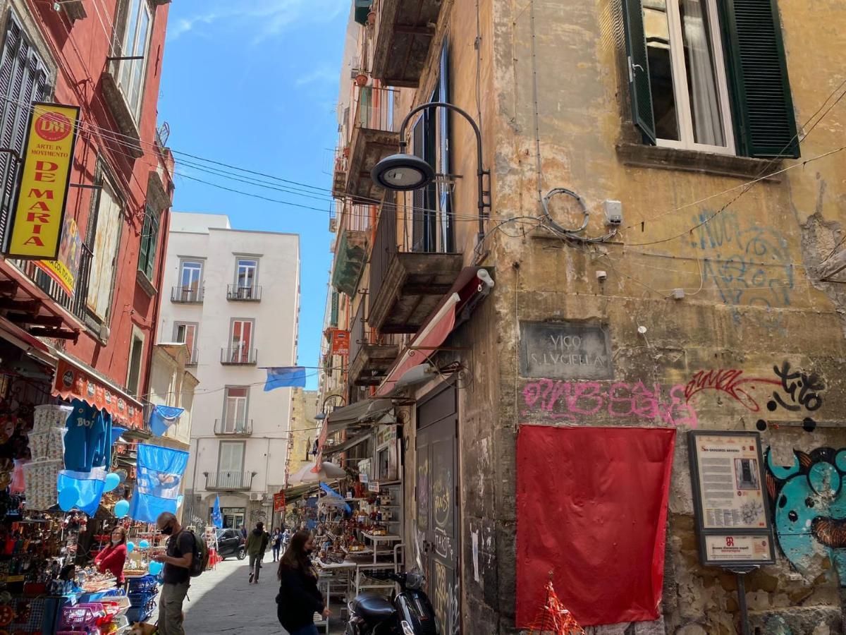 In Love: Balconcino Spaccanapoli Naples