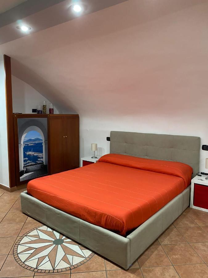 In Love: Balconcino Spaccanapoli Apartment
